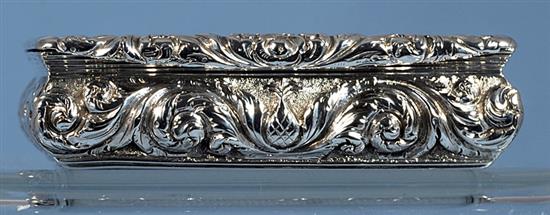 A George IV silver snuff box, by Thomas Shaw, Length 79mm. Weight 3.4oz/107 grams.